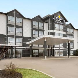 Microtel Inn & Suites by Wyndham Bonnyville, hotelli kohteessa Bonnyville