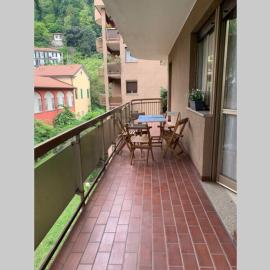 Lario Promenade: family friendly apartment in Como، فندق في كومو