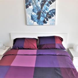 Luxury skyline condo in downtown FREE 24/7 parking, hotel v mestu Winnipeg