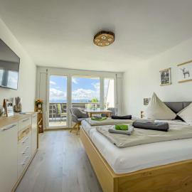 FeWo Längl -Alpenguck- mit Pool und Sauna im Allgäu، فندق في شايديغ
