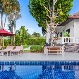 Happy Family Villa 2 -Phuket Private Pool Villa 5 bedrooms with large kitchen and garden, hotel in Chalong
