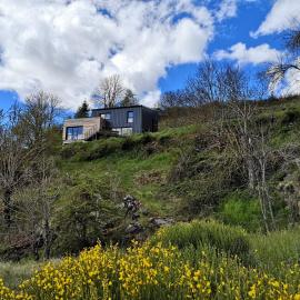 Maison d'architecte en pleine nature, hotel a Arlempdes