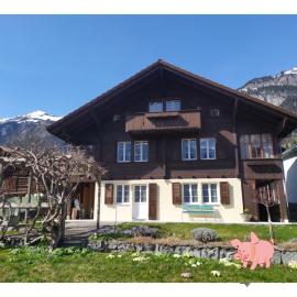 2 Zimmerwohnung Homestay Brienz Spanischgässli, hotel i Brienz