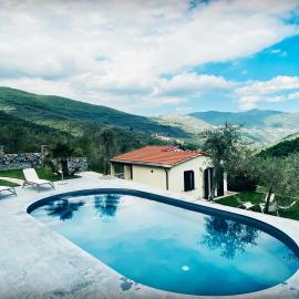 Casa vacanze gli ulivi, hotell i Borgomaro