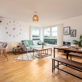 Walker Suite No54 - Donnini Apartments, hotel in Kilmarnock