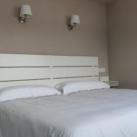 Viesnīca Hotel Román pilsētā Naveces