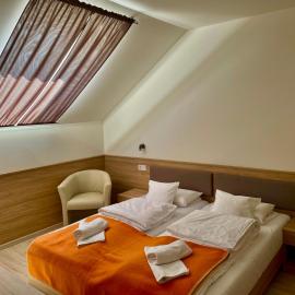 Mayer Pince Panzió, Hotel in Villány