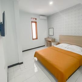 Ultima Syariah Cipanas Garut Mitra RedDoorz, hotel em Garut