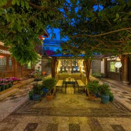 Lijiang Gui Yuan Tian Ju Guesthouse, hotel din Lijiang