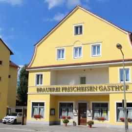 Brauerei und Gasthof Frischeisen, отель в городе Кельхайм