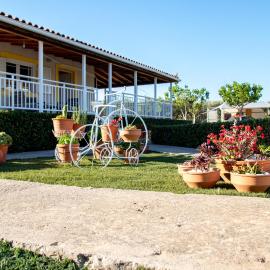 Fully Equipped Beach House at Pachia Ammos Plytra, hotel u gradu 'Plitra'