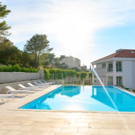 Malo More Resort, ξενοδοχείο στο Τρογκίρ