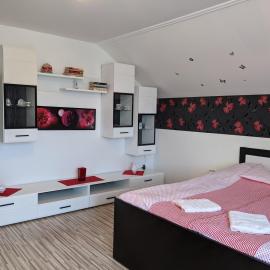Pivnička pod Čachtickým hradom, hotel a Čachtice