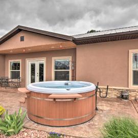 Stunning Home w/ Fire Pit, 11 Mi to Mt Yale!, hotel in Buena Vista