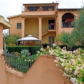 B&B Casa Piras IUN3880, hotel em Barùmini
