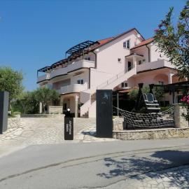 Apartmani Simon, готель у місті Лопар