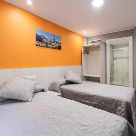 Pensión San Lorenzo 2, hotel u gradu 'Nájera'