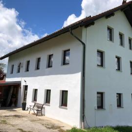 Bauernhaus Auberg ganzes Haus, günstig, geräumig und schlicht!, хотел в Hutthurm