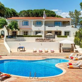 Villa Beirais by Villa Plus