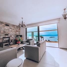Stone built house next to the beach, hotel in Ammouliani