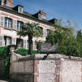 La Maison De Lucie, отель в городе Онфлёр