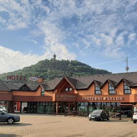garni Hotel ASAS***, hotelli kohteessa Most