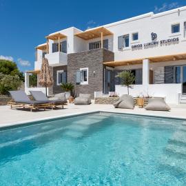 Drios Luxury Studios, hotel in Drios
