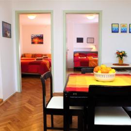 Prostoren apartma v srcu Pirana - Spacious Apartment in the Heart of Piran، فندق في بيران
