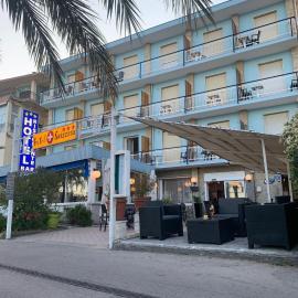 Hotel Svizzera, hotel u gradu Arma di Tađa