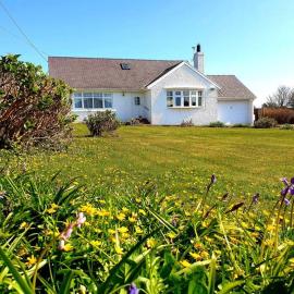TIRNANT- 3 Bed - GROUND FLOOR ROOMS -DOG FRIENDLY, Hotel in Trearddur