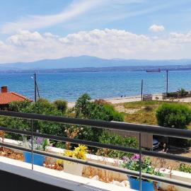 Liland Beachfront, hotel u gradu Halkida
