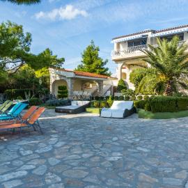 Apartments Villa Punta Royal, hotel in Pirovac