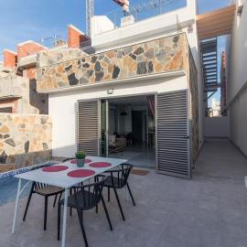 LUXURY 3 BED, 2 BATH DETACHED VILLA, PRIME LOCATION, ONLY 400 MTRS TO THE BEACH, hotel v destinaci Los Alcázares