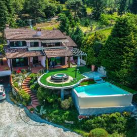 Villa Buzzi, hotel Besozzóban