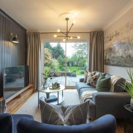 Large Luxury Solihull 5 Bedroom House - The Residence - Close to NEC - Sleeps 9