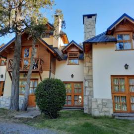 Apart Hotel Bungalows El Viejo Cipres, khách sạn ở San Carlos de Bariloche