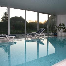 Ferienwohnungen im Hotel garni zur Post, hotelli kohteessa Utersum