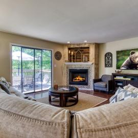 Memorable "Deer & Doe" by HoneyBearCabins 4BR 3BA, Mountain View Deck, Farmhouse Decor, Fireplace, 3 Acres