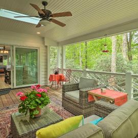 1 Mi to Downtown: Highlands Cottage w/ Sunroom