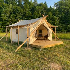 Off Map Glamping, hotel din South Haven