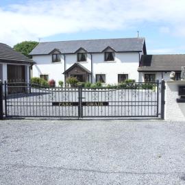 3 Bed Cottage-Sleeps 6-Garden-Hot Tub-Games Room, hotel a Llandysul