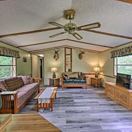 Secluded Woodsy Cabin: Hike, Fish, Hunt + ATV!: Arkdale şehrinde bir otel