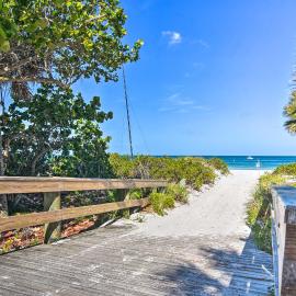 Apartment w/ Easy Access to Indian Rocks Beach!, hotel di Clearwater Beach