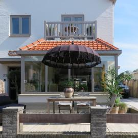 Casa duna close to the beach, city centre, dunes and parking area, hotel in Zandvoort