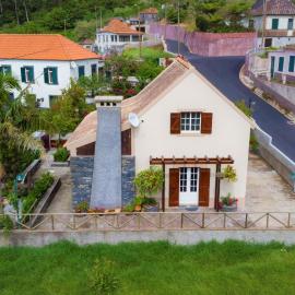 Chalet do Monte no Porto Moniz by Homie, hotel di Lanceiros