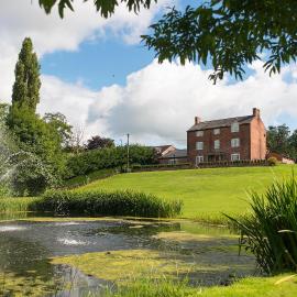 Bettws Hall Accommodation, hotel in Newtown