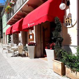 Hotel Ristorante Da Roverino, hotel u gradu 'Comunanza'