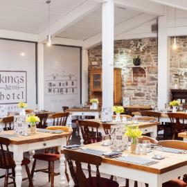 The Kings Arms Hotel, hotel a Abergavenny