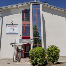 Hotel KonradP Holzkirchen, hotel em Holzkirchen