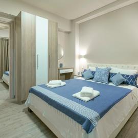 Dedis Apartment's, hotel in Neos Marmaras